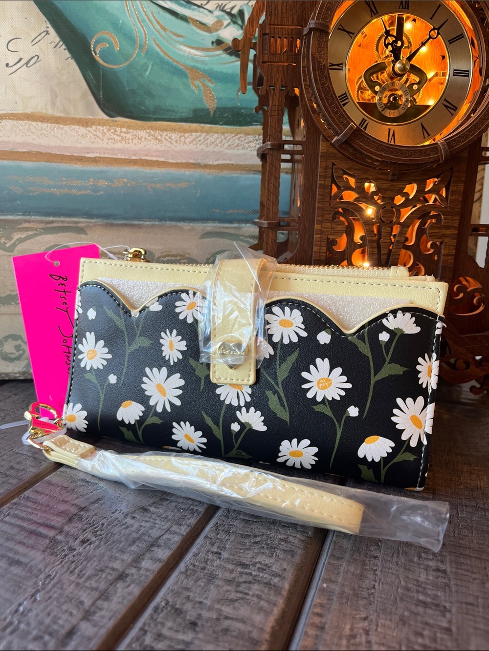 Betsey Johnson Black Daisy Print Wristlet Wallet with Cream Trim